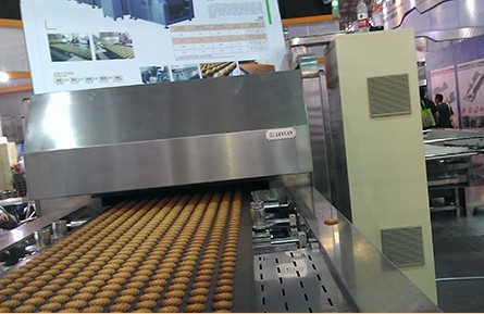 Small Capacity Automatic Industrial Biscuit Making Machine For Wide Range Shapes