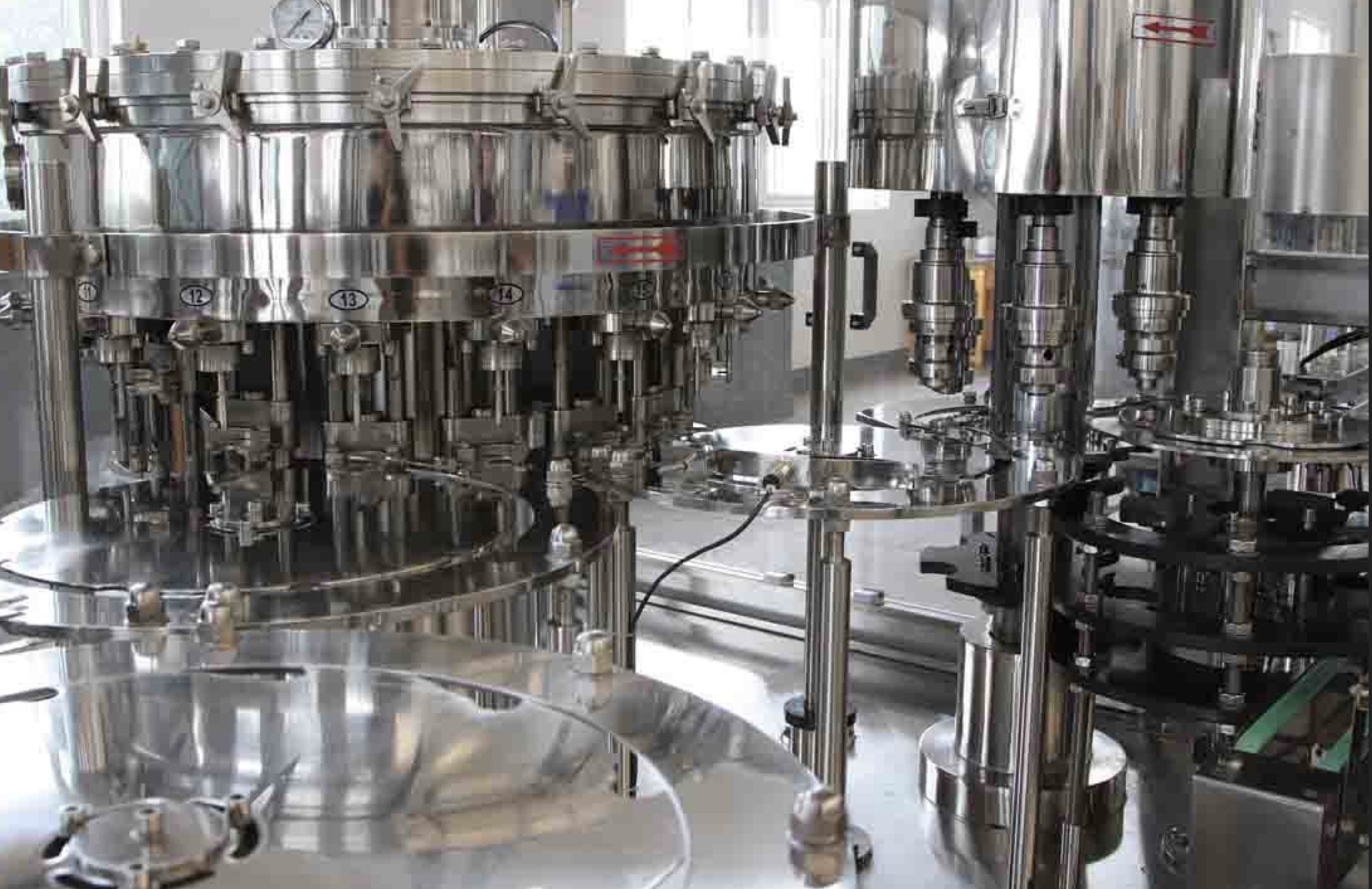 7000-12000 BPH Automatic Bottle Filling Machine / Complete Beverage Production Line