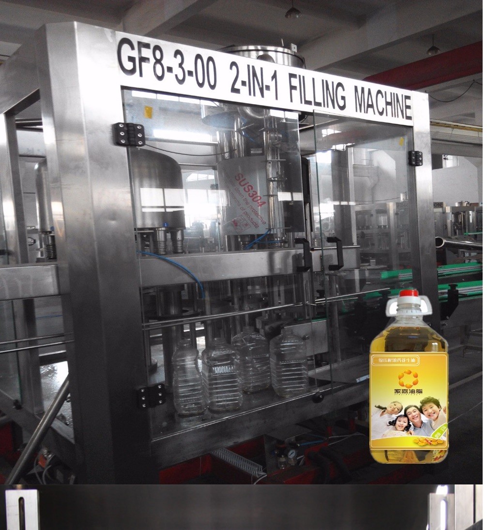 Small Bottle Edible Oil Packaging Machine , 500ml-1L Oil Bottle Filling Machine