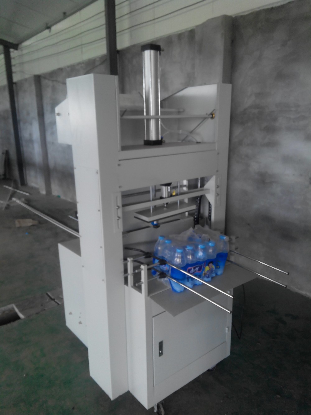 Stainless Steel Beverage Filling Line 2000-36000BPH For Glass Bottle